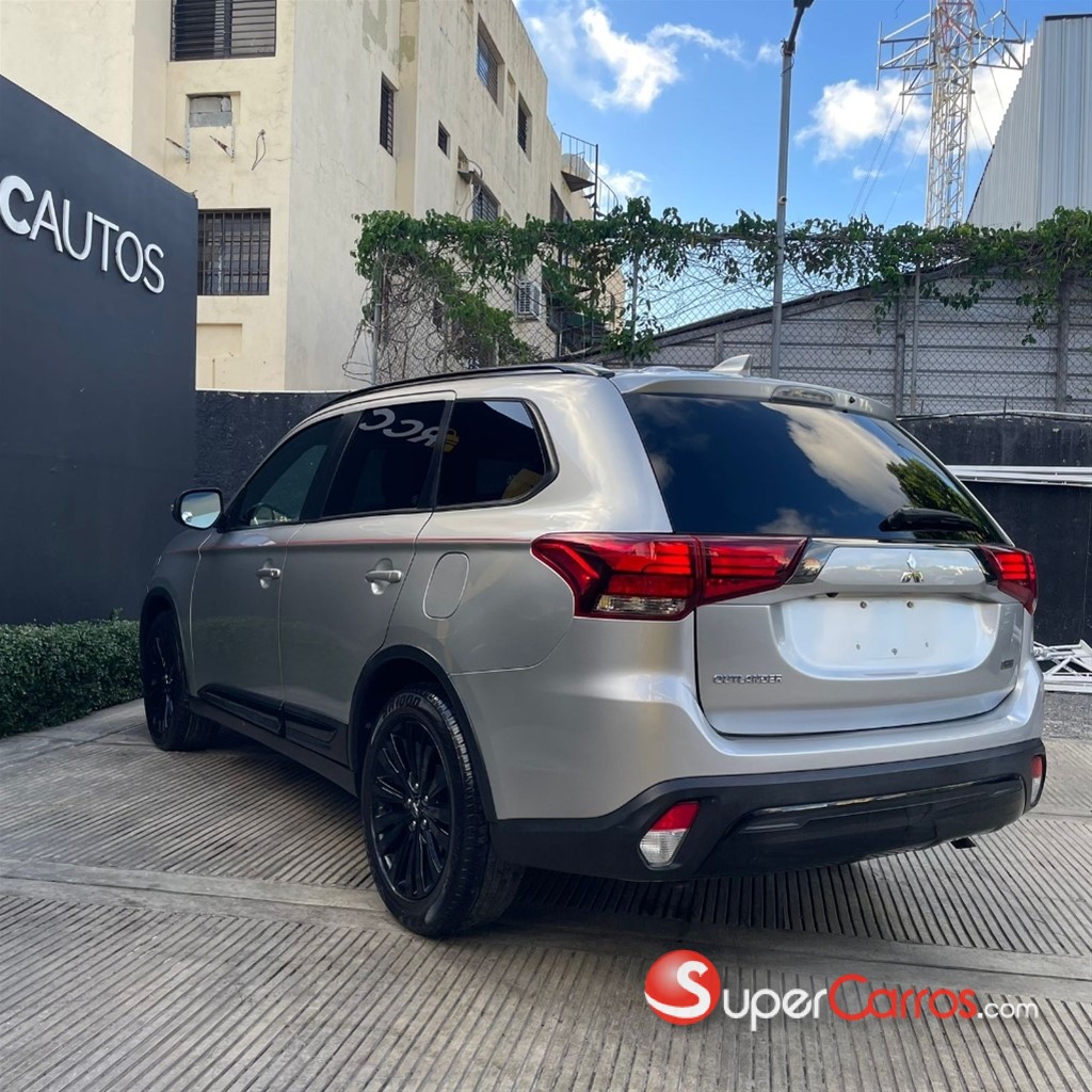 2020 Mitsubishi Motors Outlander Limited — foto 9 / 12
