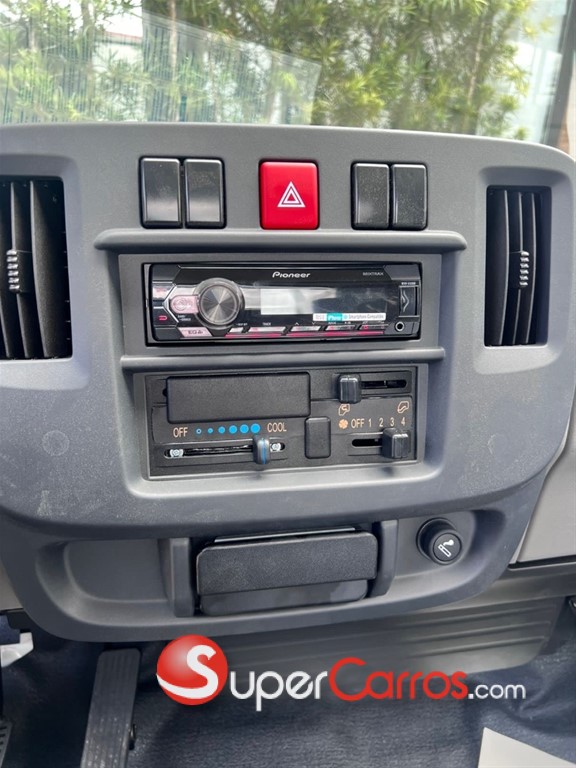 2027 Isuzu Traviz 10 Pies — foto 7 / 10