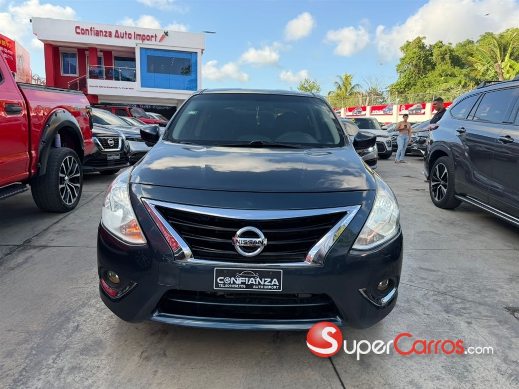 2017 Nissan Versa — foto 2 / 10