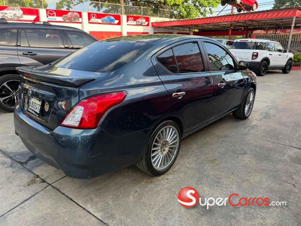 2017 Nissan Versa — foto 4 / 10