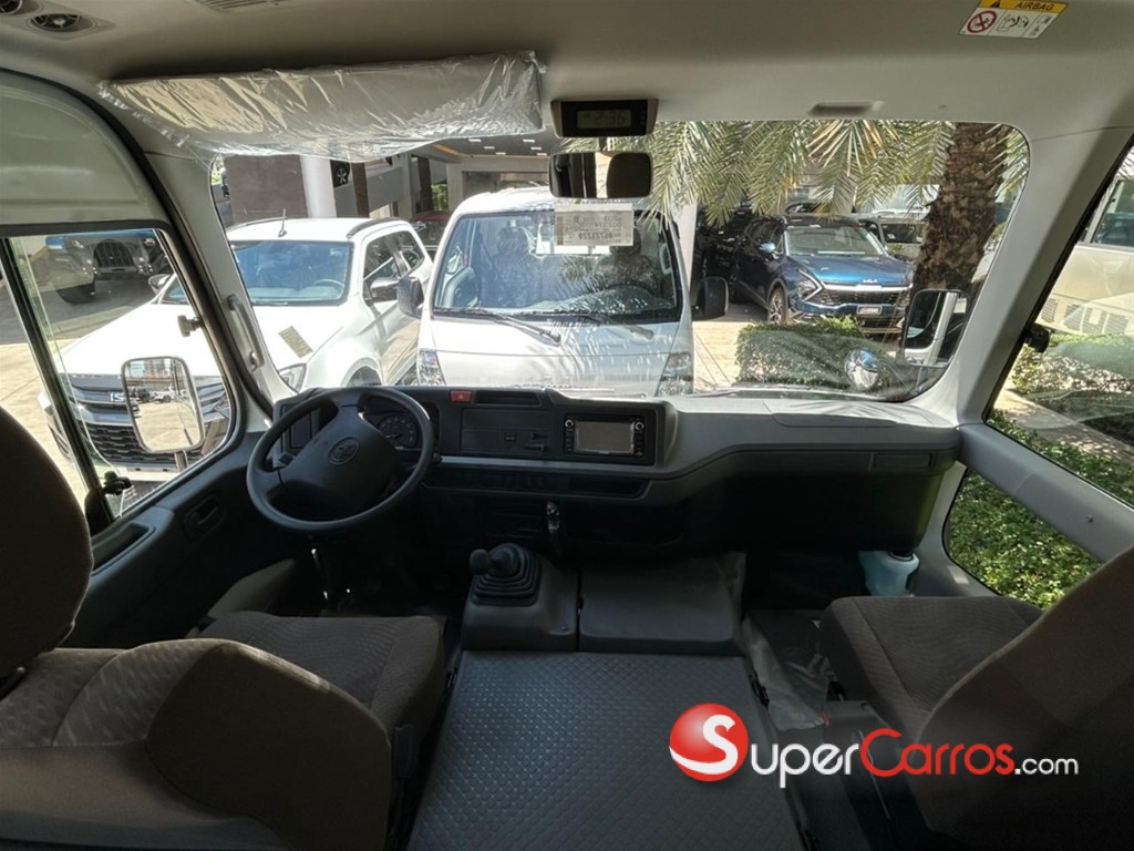 2027 Toyota Coaster — foto 2 / 11