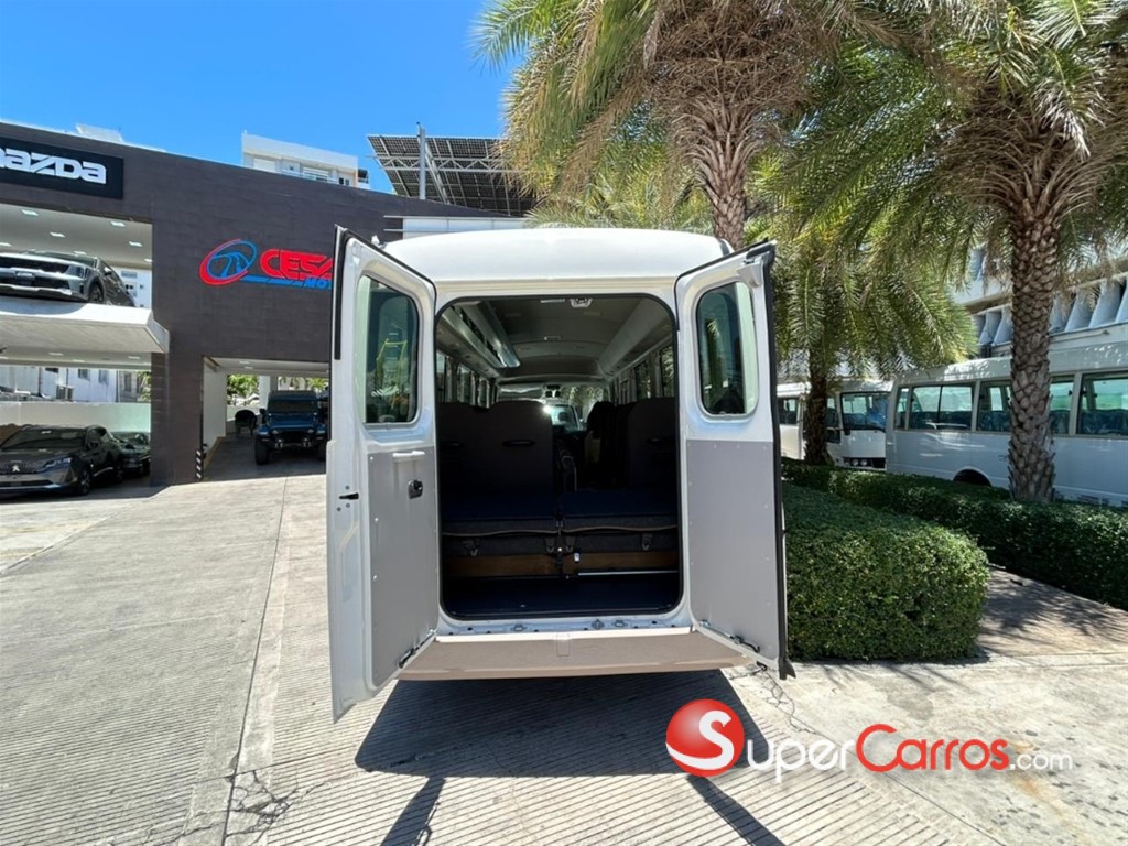2027 Toyota Coaster — foto 4 / 11