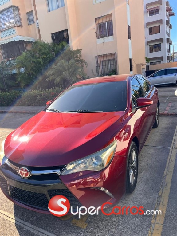 2016 Toyota Camry SE — foto 3 / 9