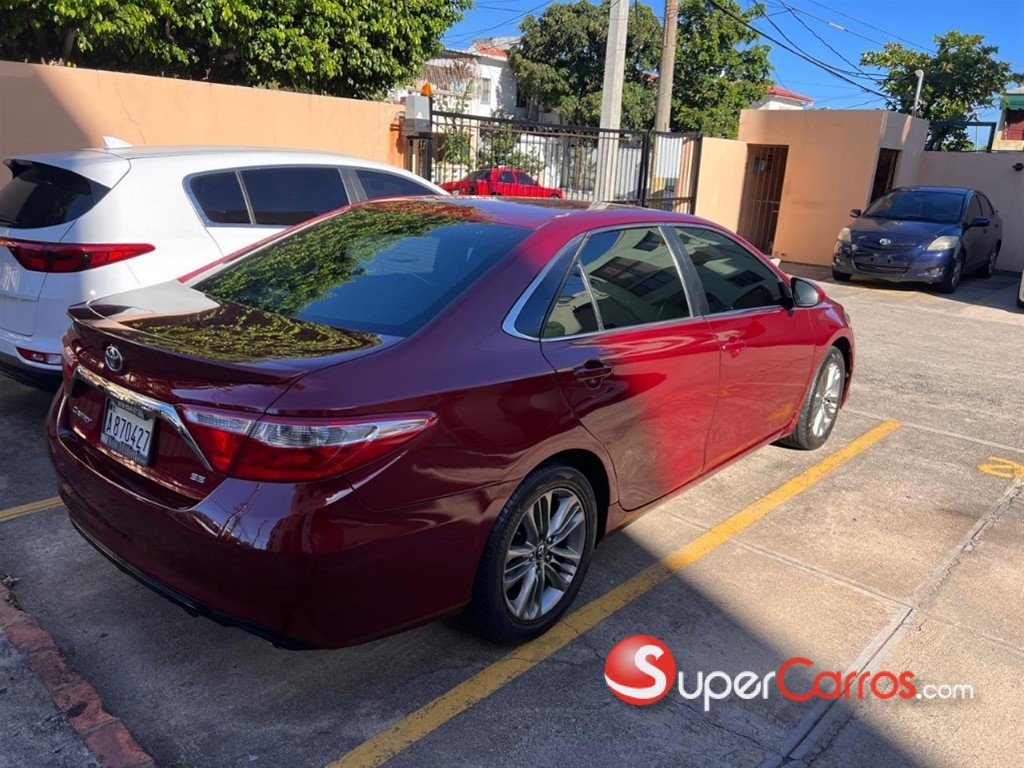 2016 Toyota Camry SE — foto 5 / 9