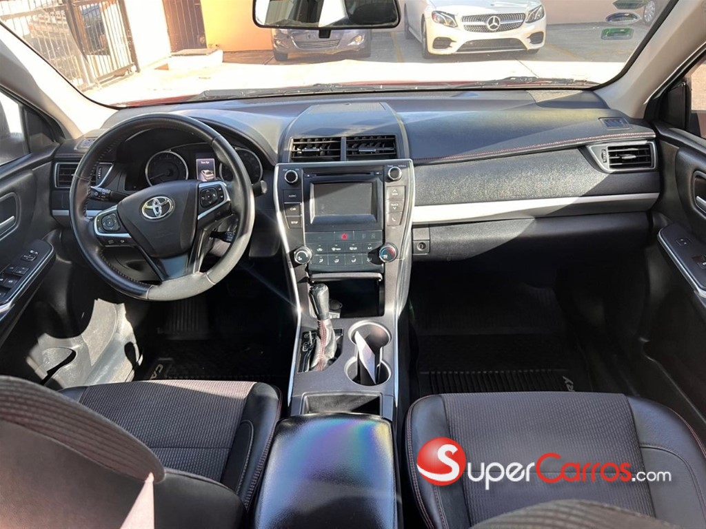 2016 Toyota Camry SE — foto 7 / 9