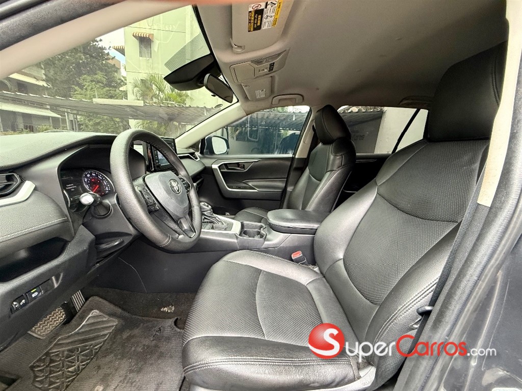 2019 Toyota RAV4 LE — foto 5 / 12