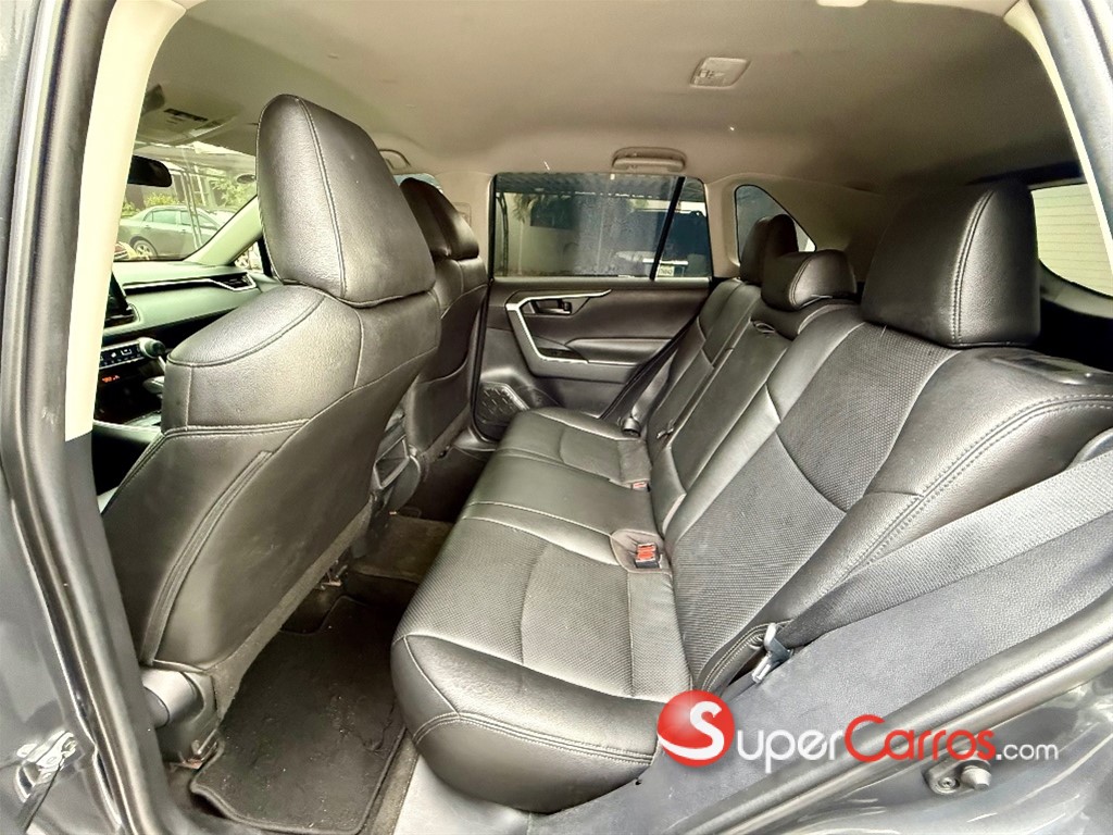 2019 Toyota RAV4 LE — foto 6 / 12