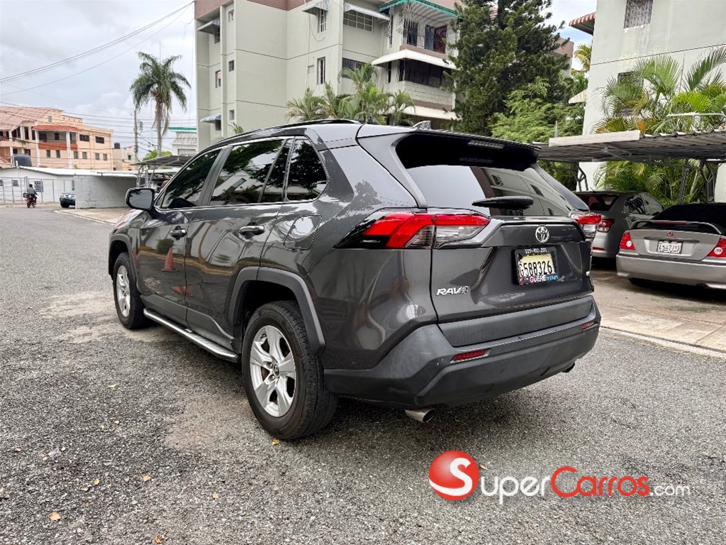 2019 Toyota RAV4 LE — foto 10 / 12