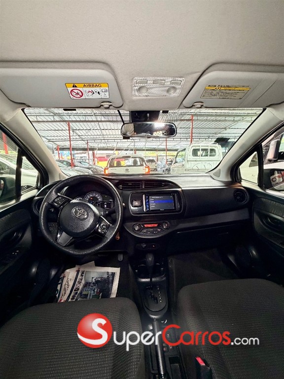 2017 Toyota VITZ Hybrid — foto 2 / 12