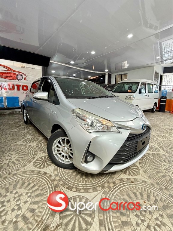 2017 Toyota VITZ Hybrid — foto 4 / 12