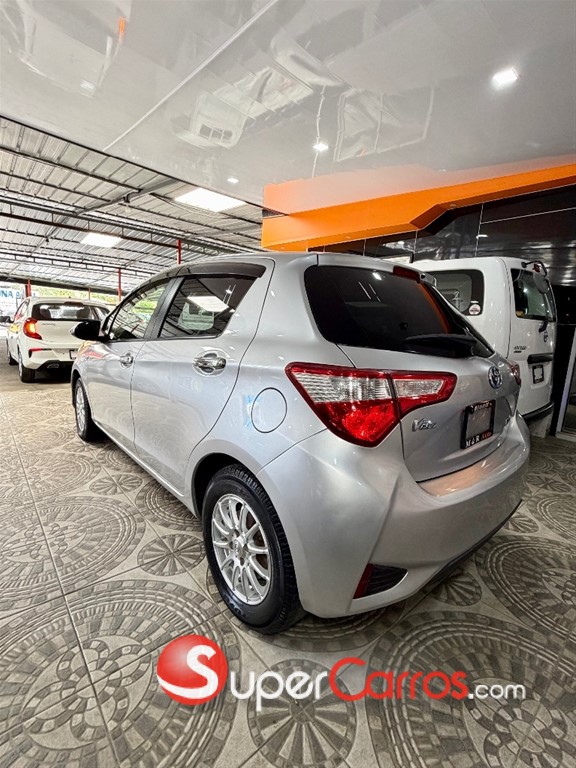 2017 Toyota VITZ Hybrid — foto 5 / 12