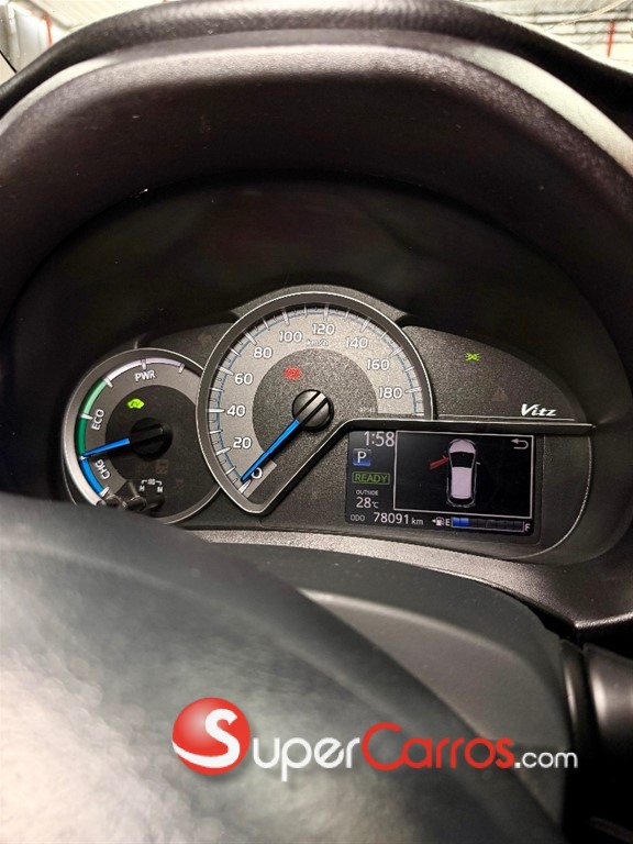 2017 Toyota VITZ Hybrid — foto 6 / 12