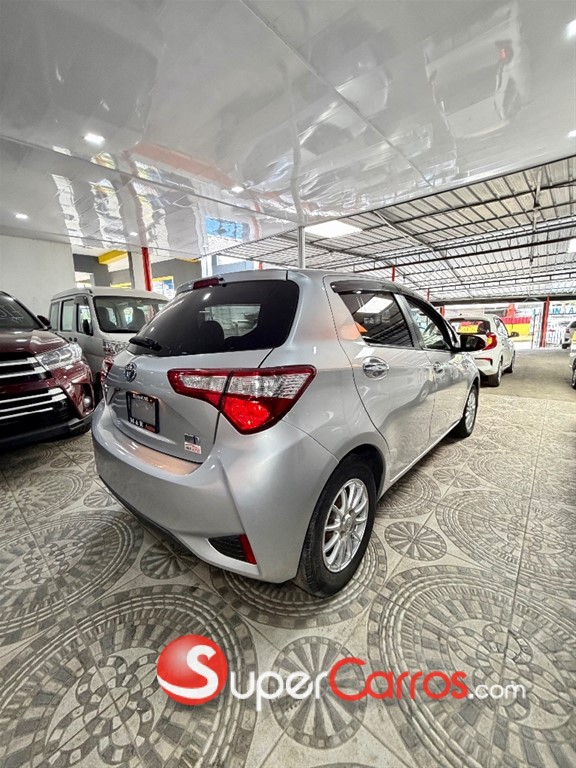 2017 Toyota VITZ Hybrid — foto 10 / 12