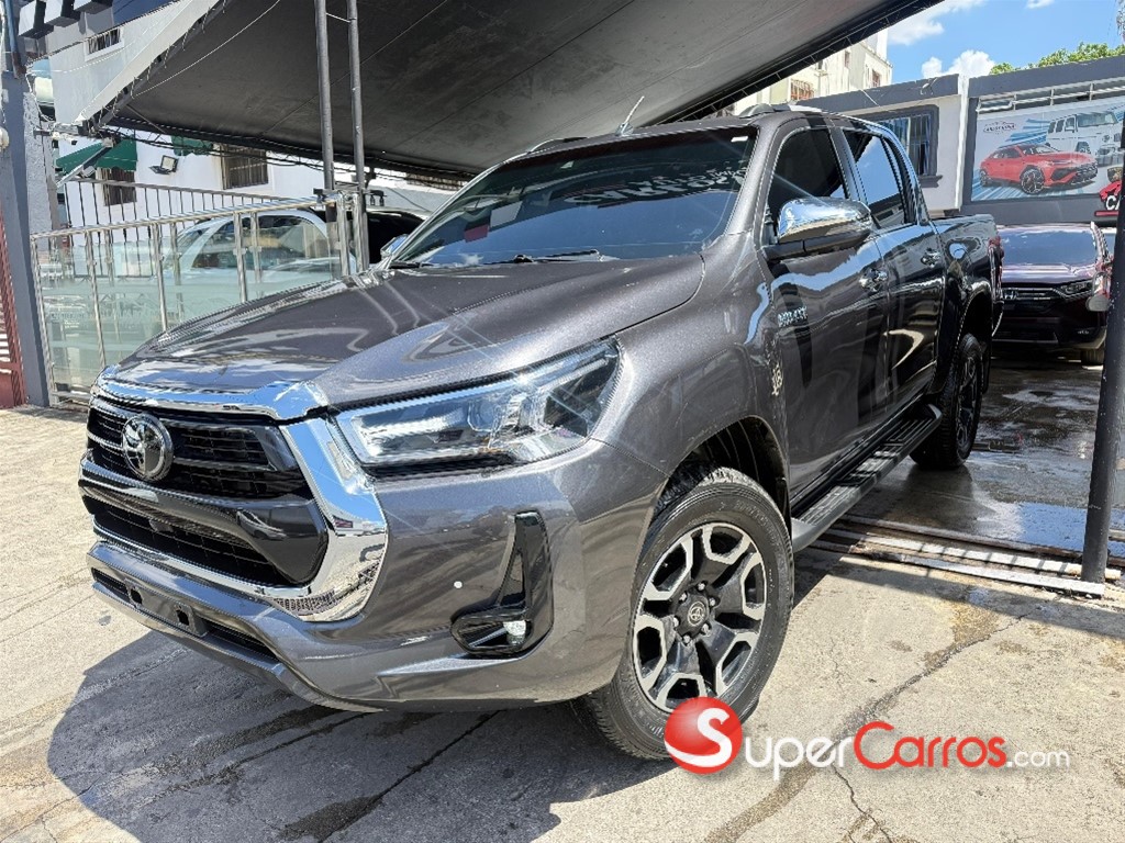 2023 Toyota Hilux SRV
