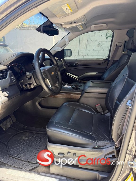2017 Chevrolet Suburban LT — foto 8 / 9
