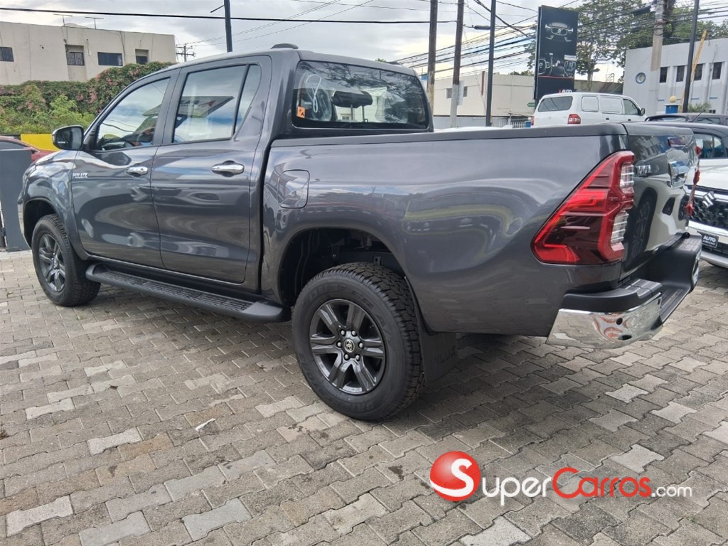 2026 Toyota Hilux SRV — foto 4 / 12