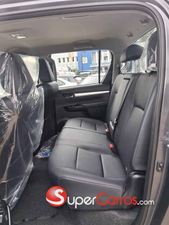 2026 Toyota Hilux SRV — foto 8 / 12