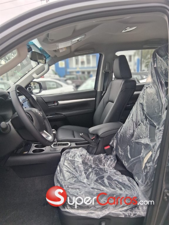 2026 Toyota Hilux SRV — foto 9 / 12