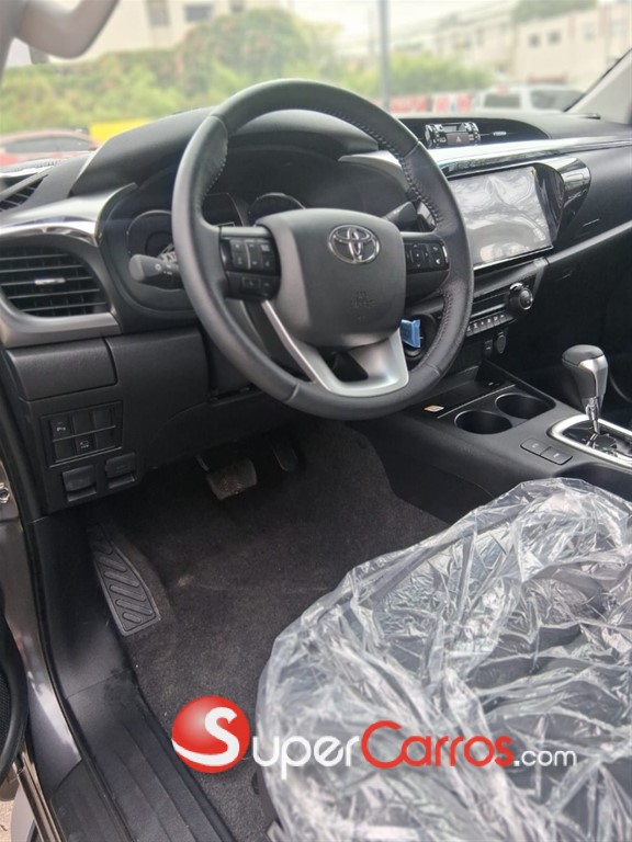 2026 Toyota Hilux SRV — foto 10 / 12