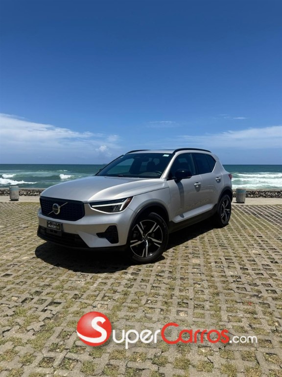 2024 Volvo XC40 B5