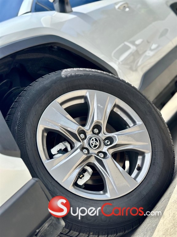 2024 Toyota RAV4 XLE Hybrid — foto 2 / 12
