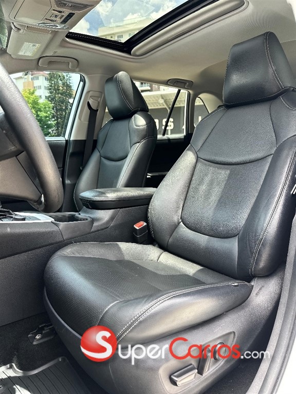 2024 Toyota RAV4 XLE Hybrid — foto 8 / 12