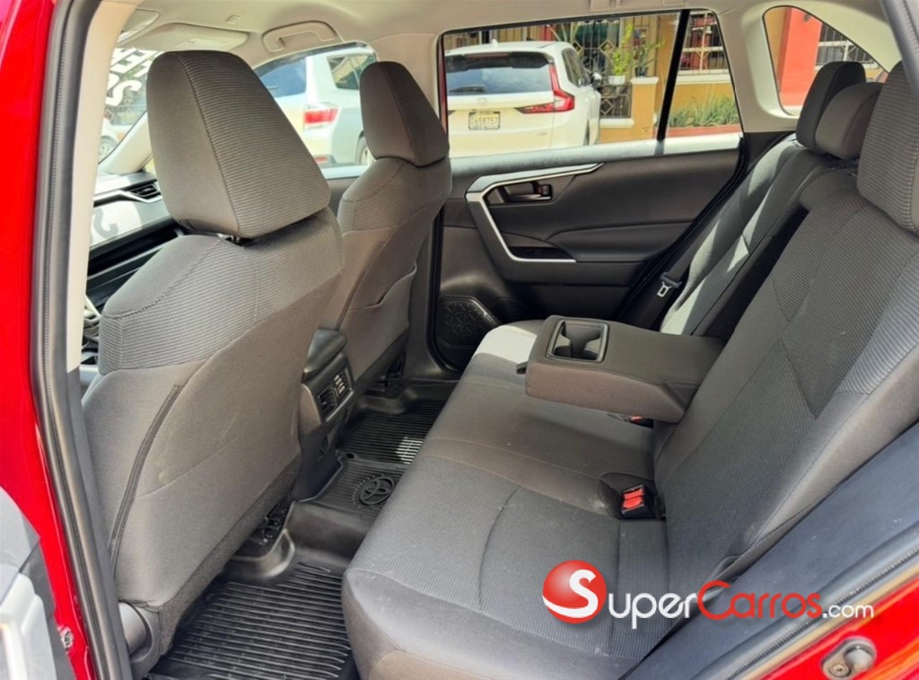 2025 Toyota RAV4 LE — foto 11 / 12