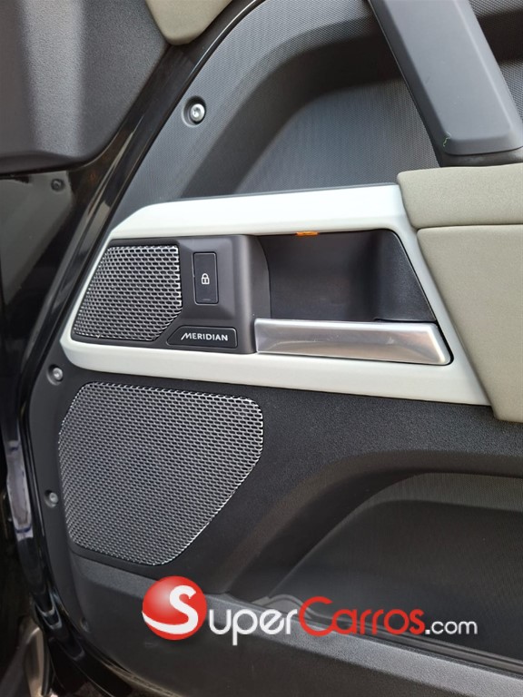 2023 Land Rover Defender 90 — foto 8 / 9