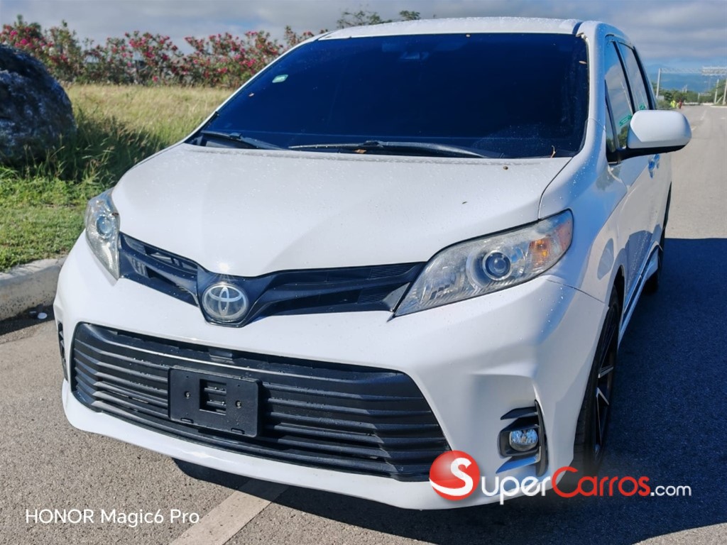 2020 Toyota Sienna CE