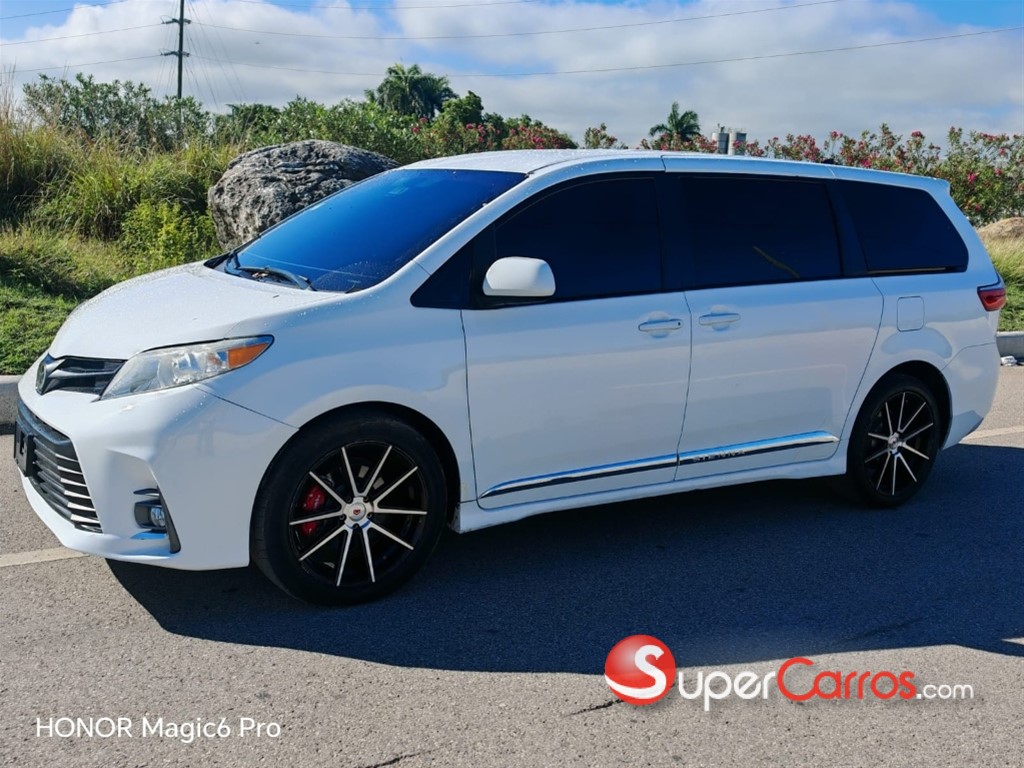 2020 Toyota Sienna CE — foto 2 / 7