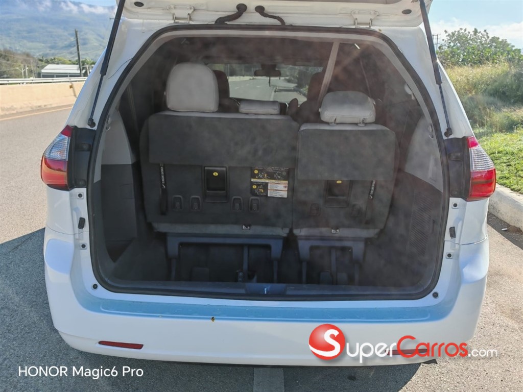 2020 Toyota Sienna CE — foto 5 / 7