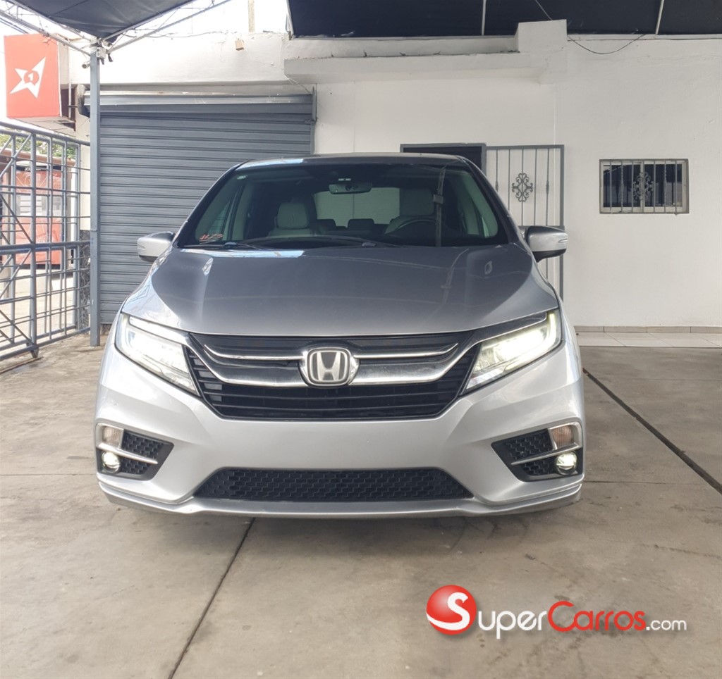 2018 Honda Odyssey Touring — foto 2 / 12
