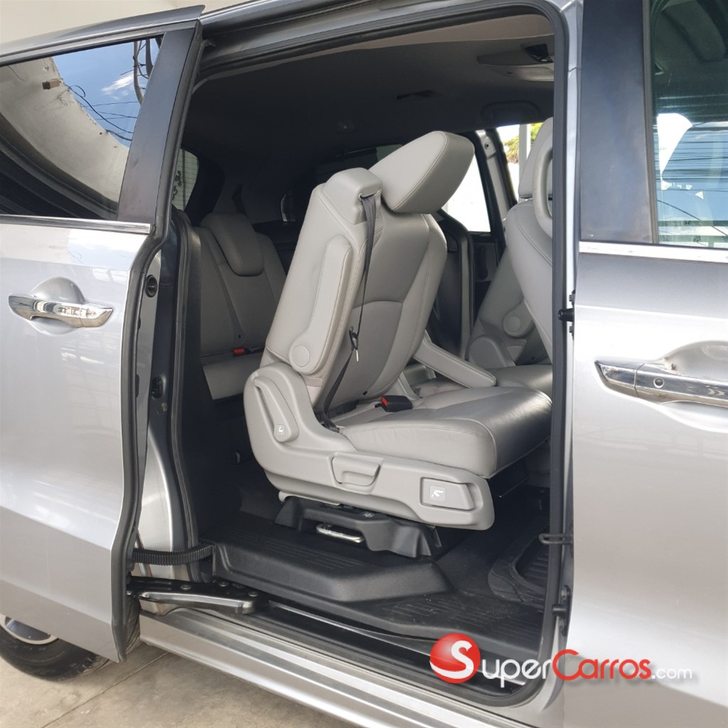 2018 Honda Odyssey Touring — foto 7 / 12