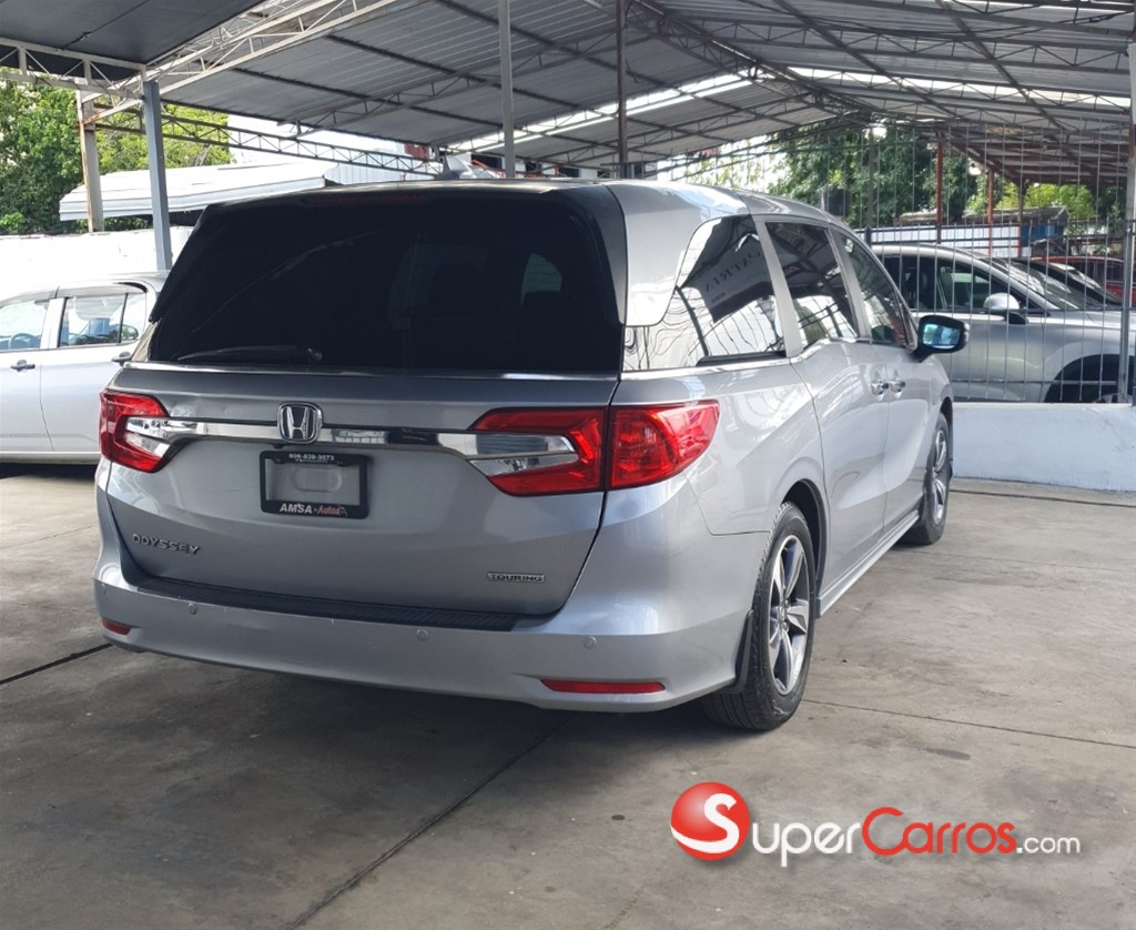 2018 Honda Odyssey Touring — foto 11 / 12