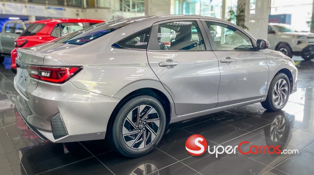 2027 Toyota Yaris — foto 3 / 10