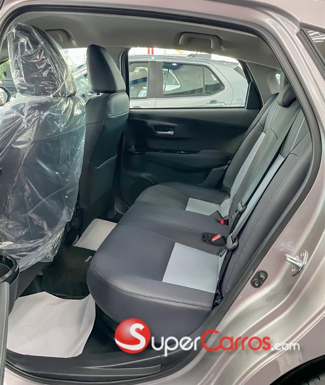 2027 Toyota Yaris — foto 6 / 10