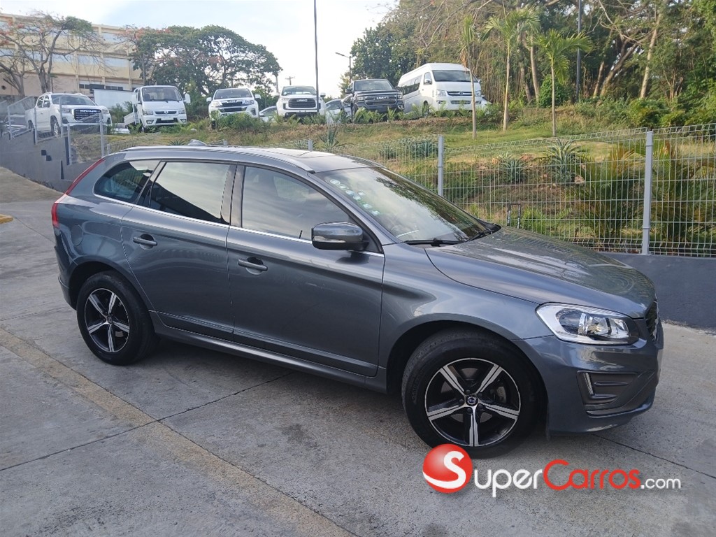 2017 Volvo XC60 T5 R Design — foto 9 / 10