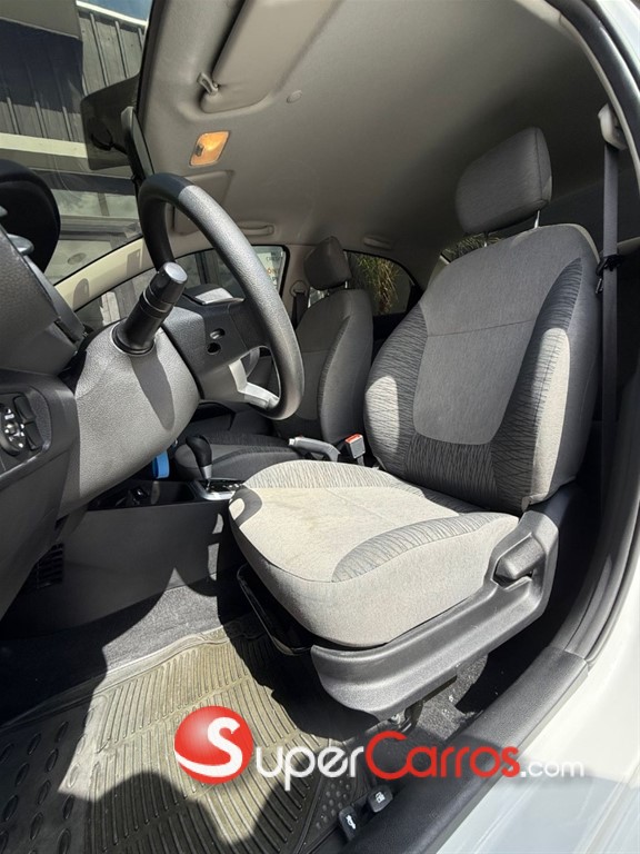 2025 Kia Soluto LX — foto 10 / 12