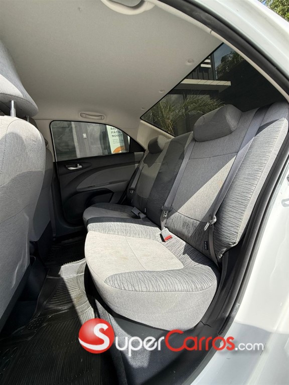 2025 Kia Soluto LX — foto 11 / 12