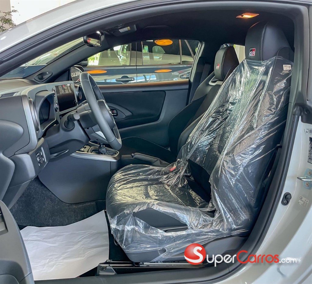 2027 Toyota Yaris GR — foto 6 / 12