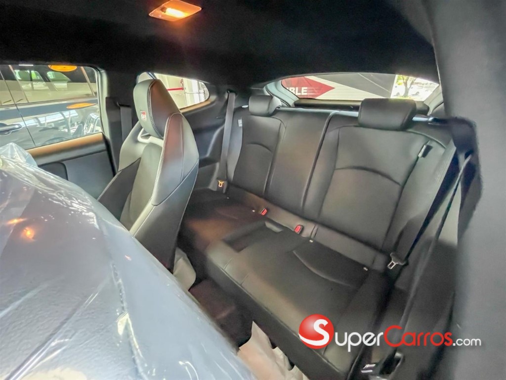 2027 Toyota Yaris GR — foto 7 / 12