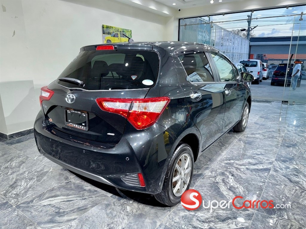 2020 Toyota VITZ — foto 6 / 12