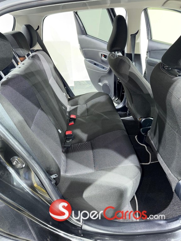 2020 Toyota VITZ — foto 8 / 12