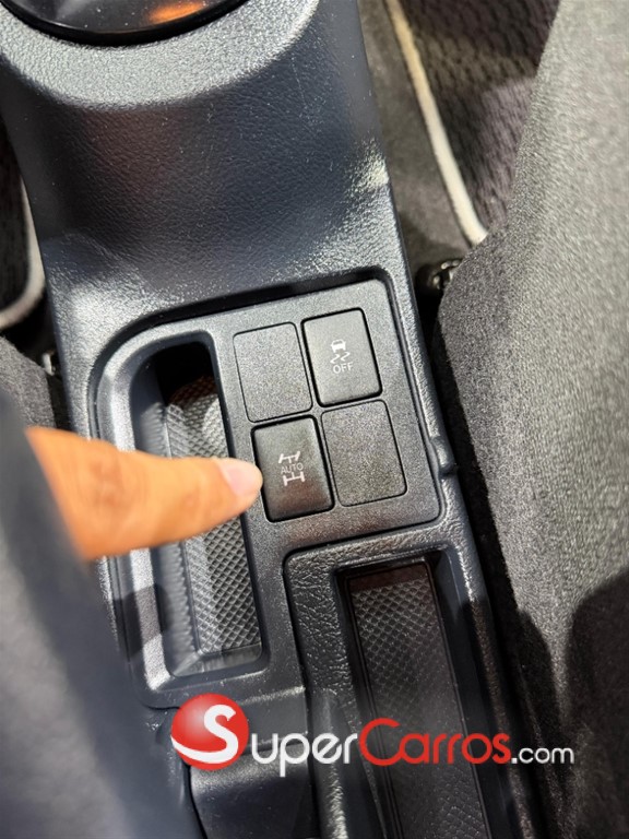 2020 Toyota VITZ — foto 11 / 12
