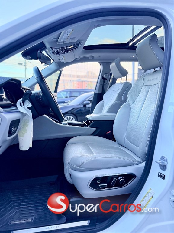 2022 Jeep Grand Cherokee Overland — foto 5 / 12