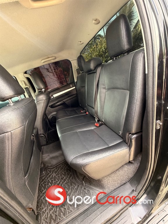 2018 Toyota Hilux Limited — foto 8 / 10