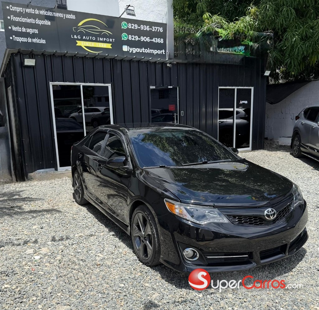 2014 Toyota Camry SE — foto 2 / 9