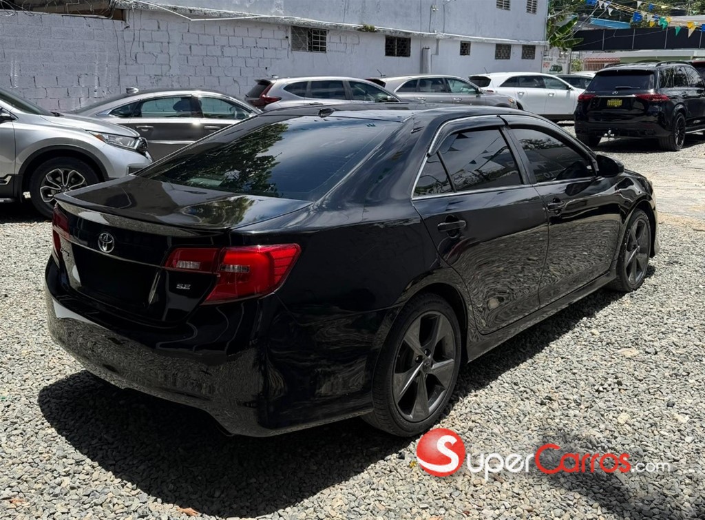 2014 Toyota Camry SE — foto 3 / 9