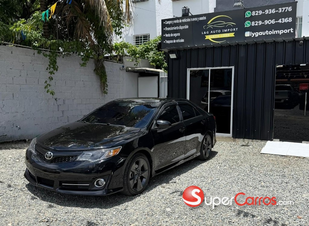 2014 Toyota Camry SE — foto 6 / 9