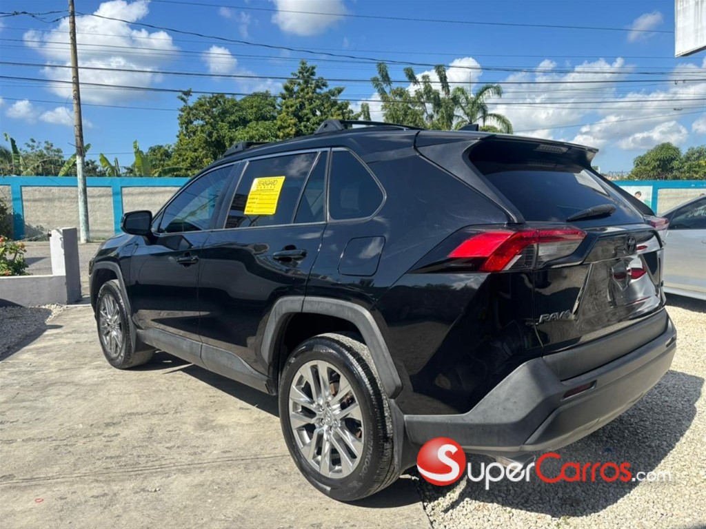 2020 Toyota RAV4 XLE — foto 2 / 10